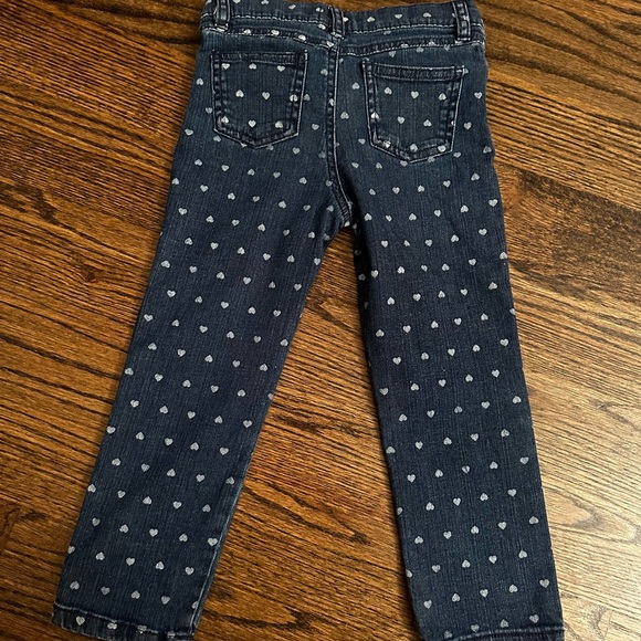 Adorable 5T Heart Skinny Jeans - New Condition - Picture 2 of 3